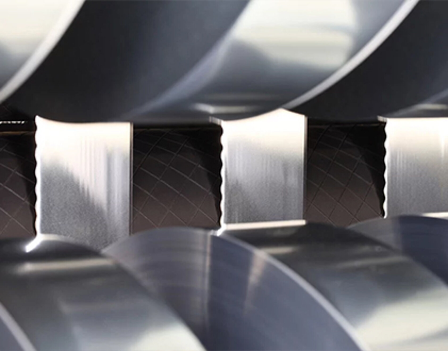 Combined straight and wave cut